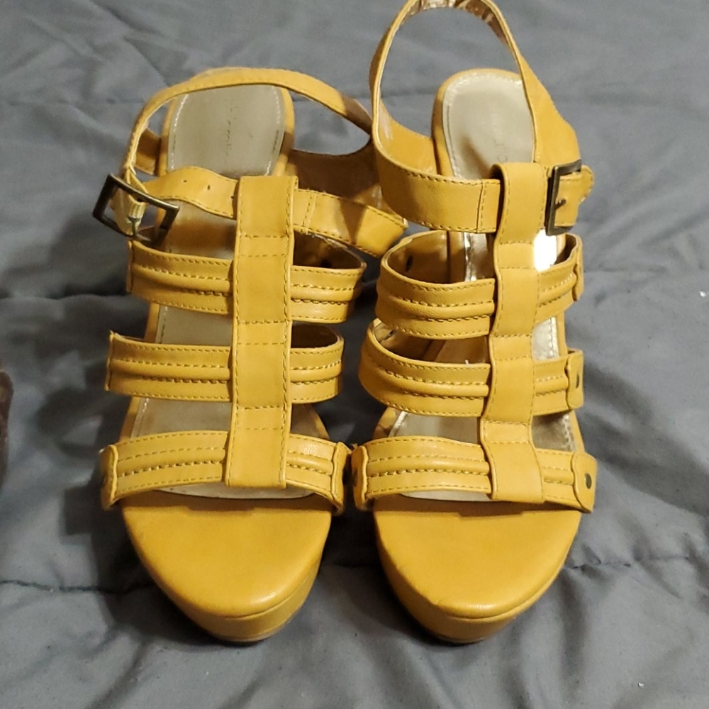 Cute wedges, were too narrow for me unfortunately.